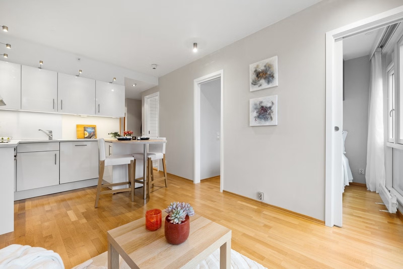 Adgang til soverommet fra stuen. Galleribilde