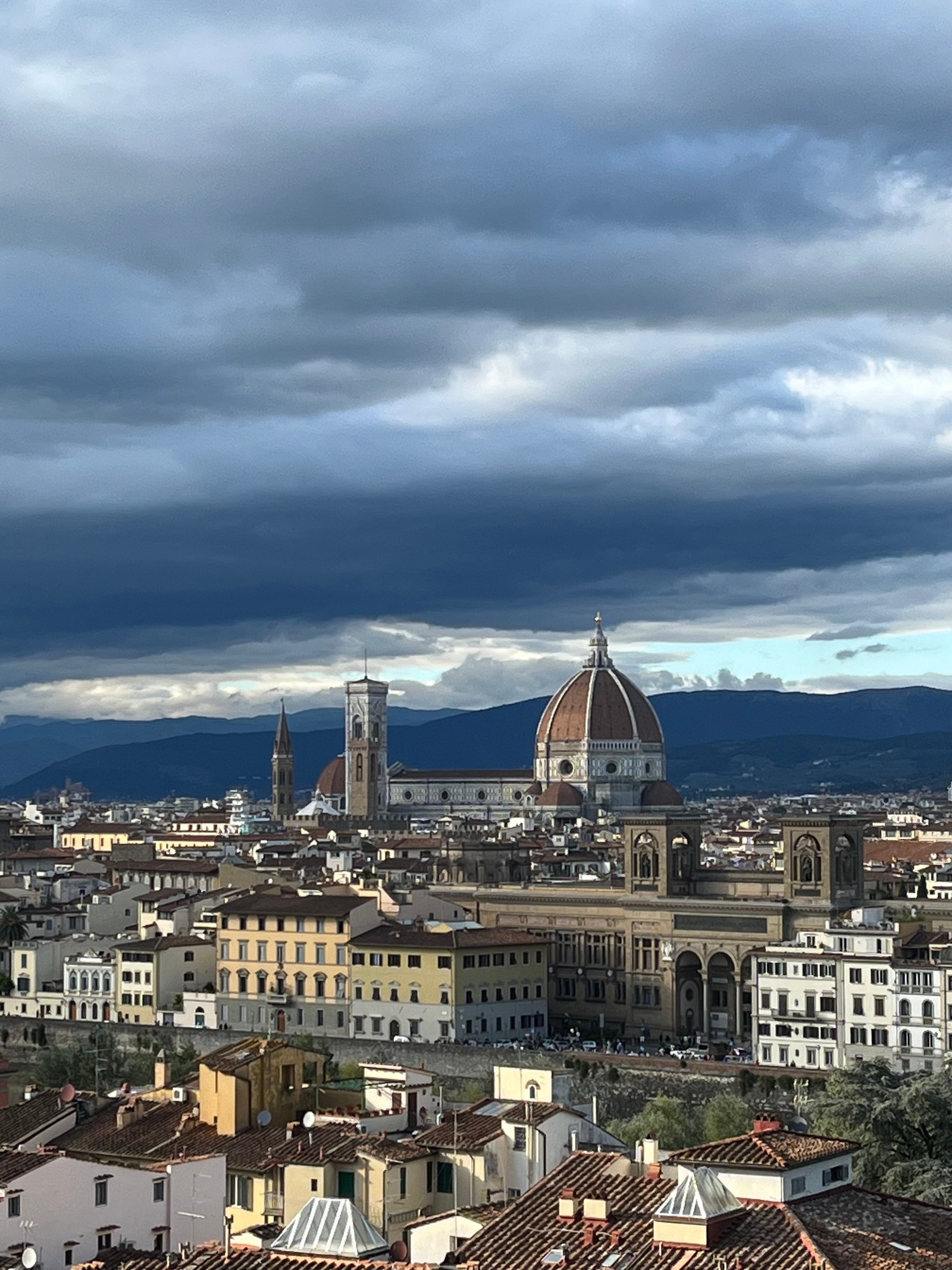 Forenze - hvorfor ikke spasere ned til stasjonen og ta toget her. Galleribilde