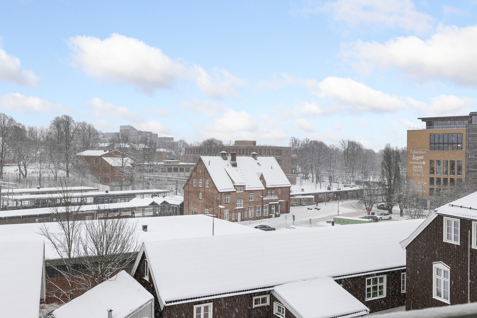 Kort vei ned til togstasjonen Galleribilde