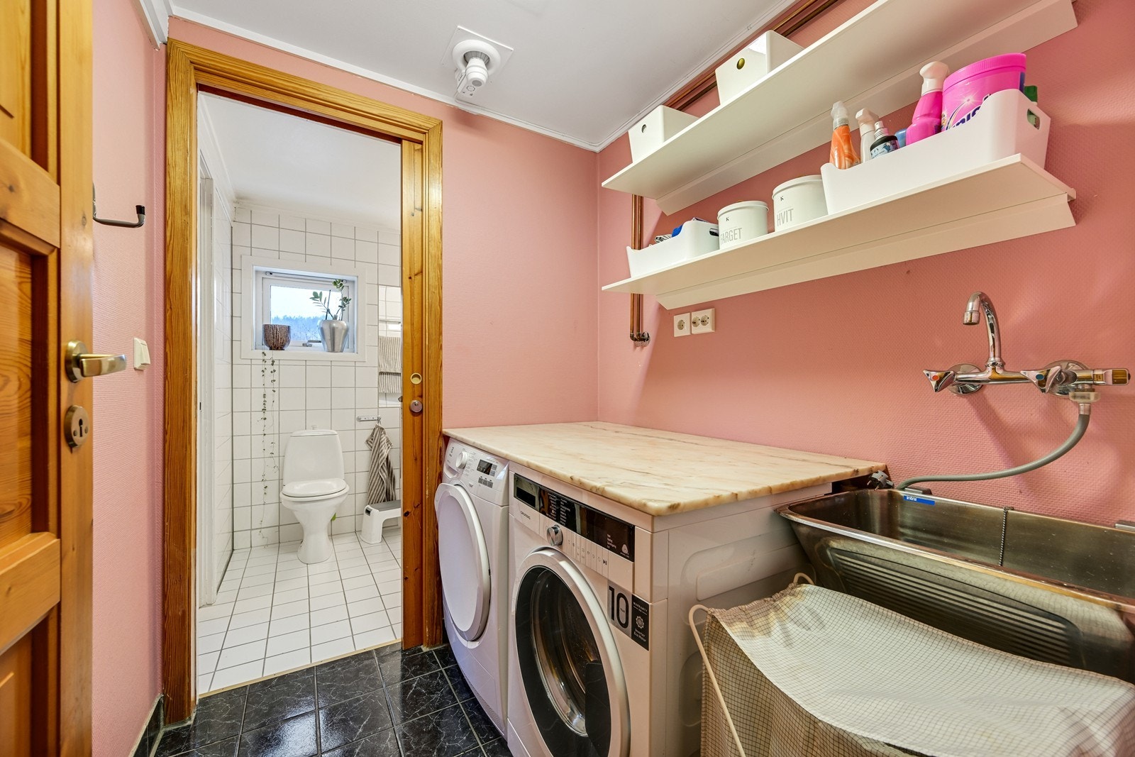 Vaskerom Galleribilde