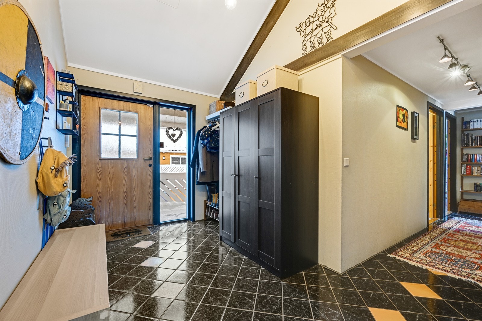 Romslig gang Galleribilde