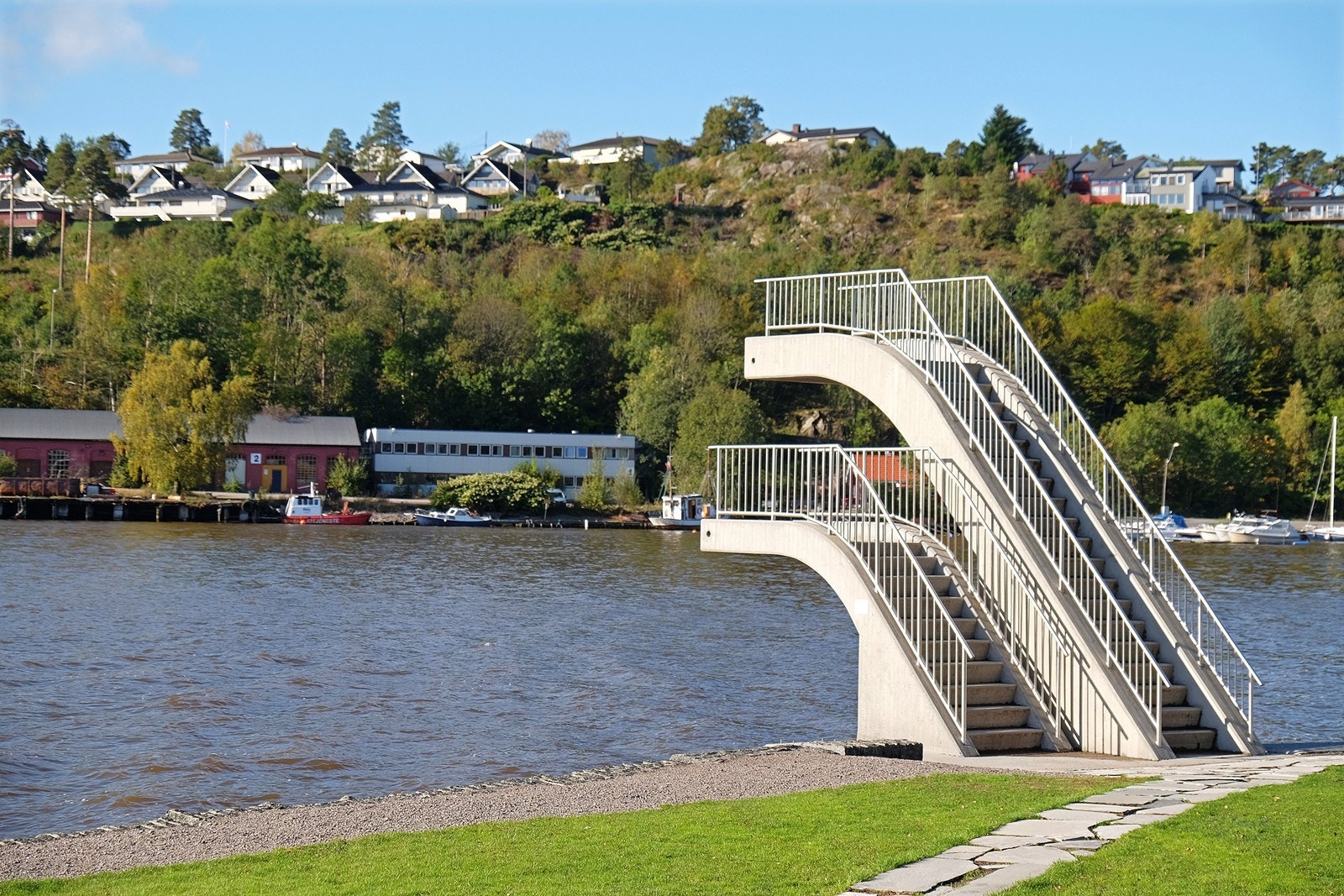 Nærområdet - stupetårnet ved stranden. Galleribilde
