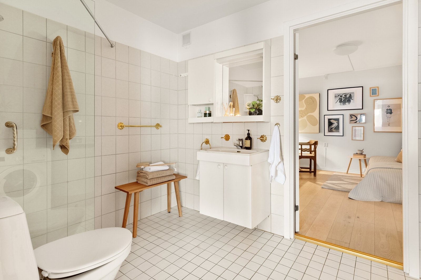 På badet er det også opplegg for vaskemaskin. Galleribilde