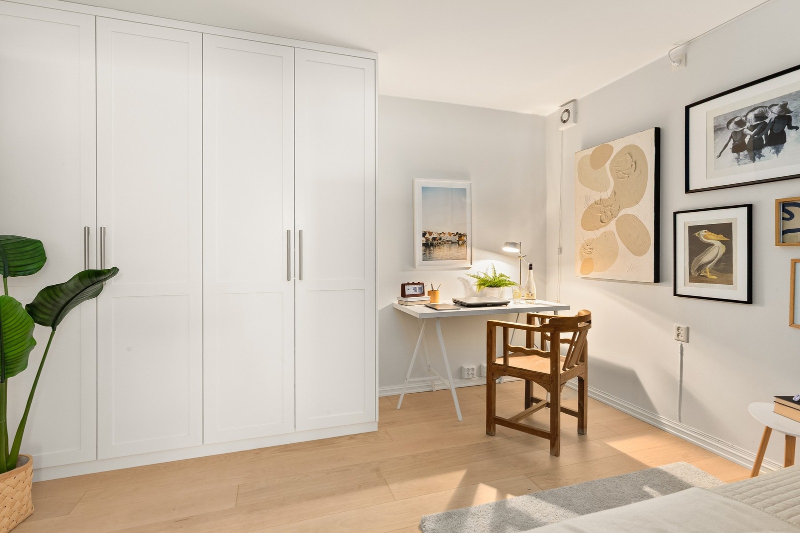 Rommene kan lett tilpasses etter behov - enten som kontor, hobbyrom eller gjesterom. Det er varmefolie i gulvet. Galleribilde