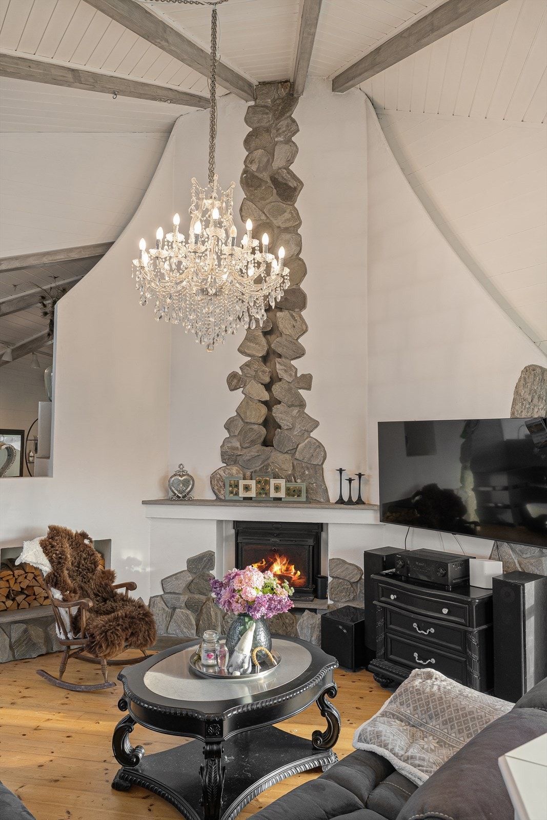 Peis i stue. Galleribilde