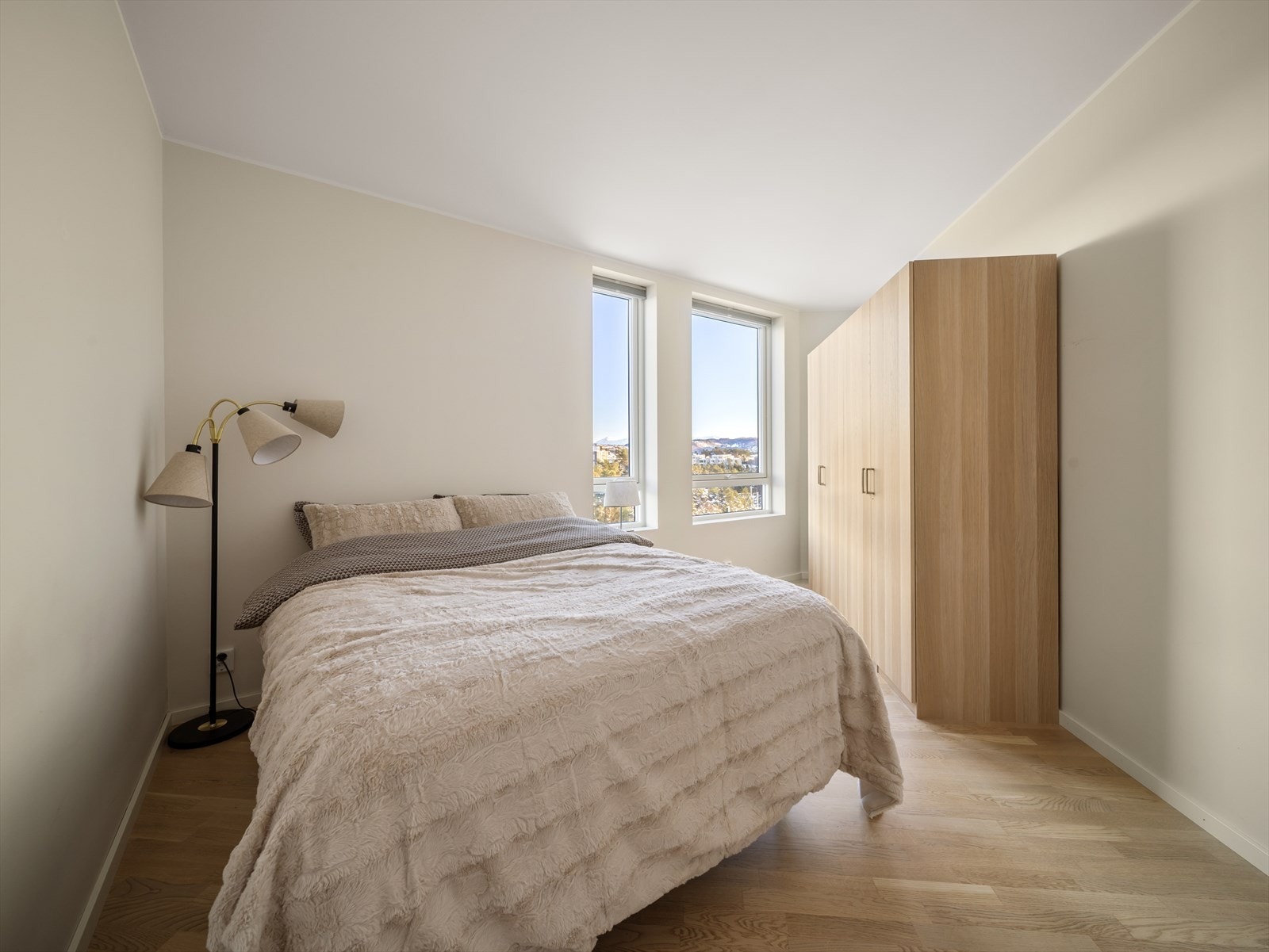 Romslig hovedsoverom på hele 12,2 m². Galleribilde