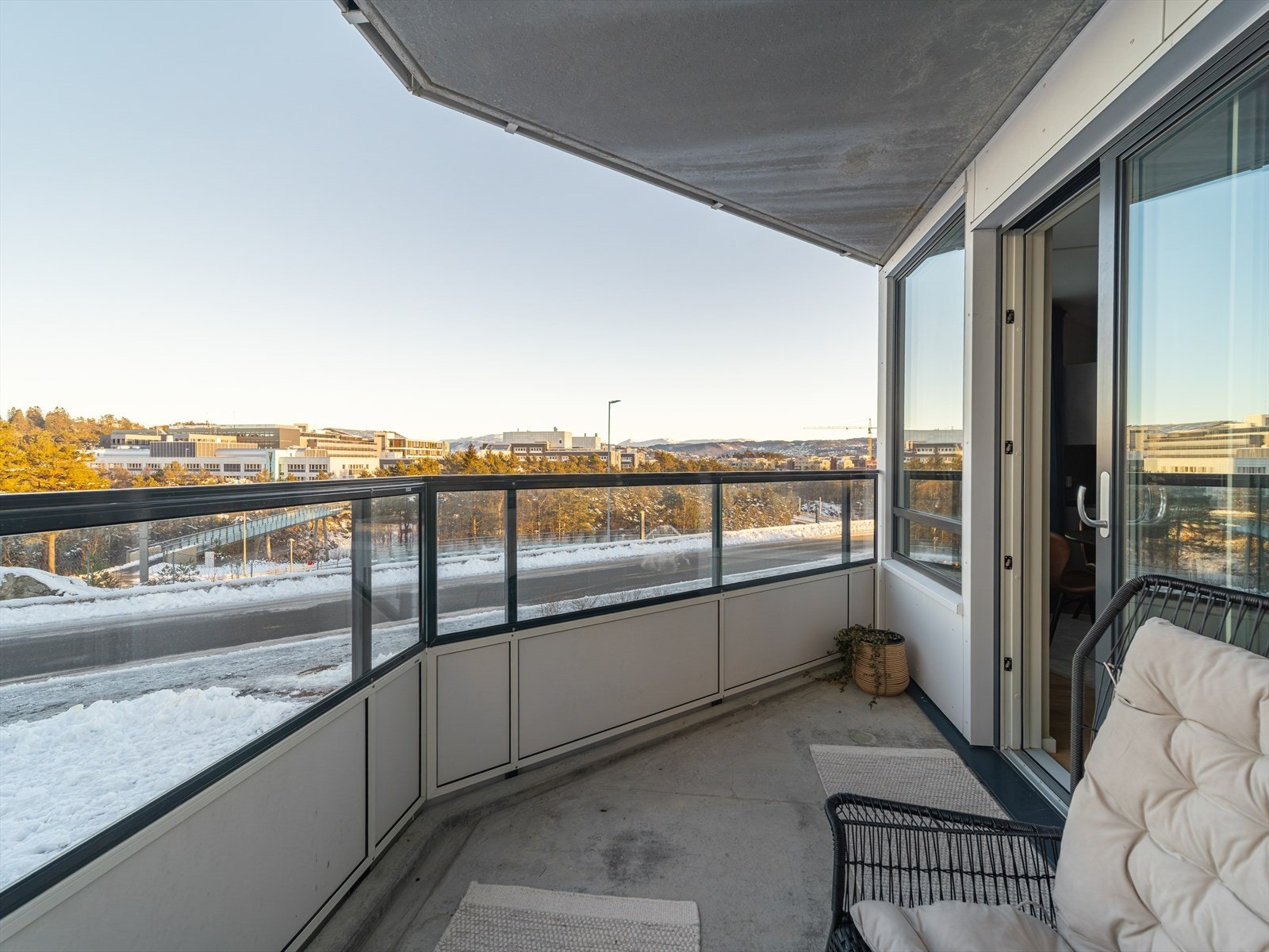 Leiligheten ligger fint til i 2. etasje. Galleribilde