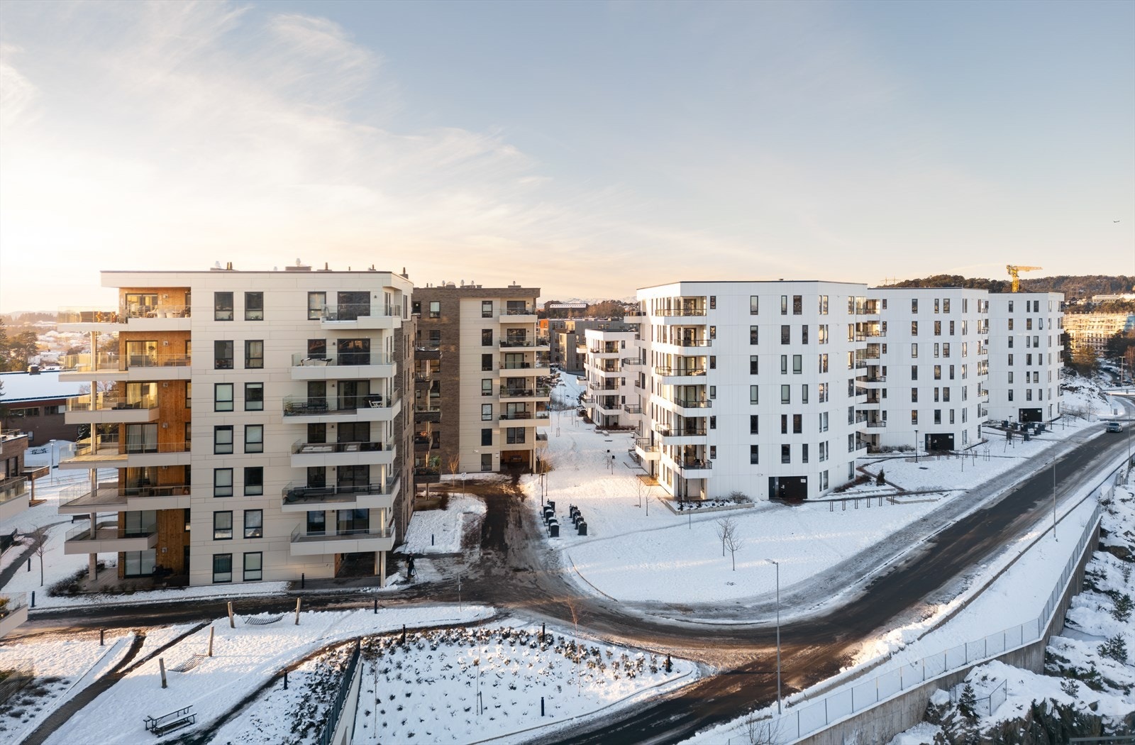 Leiligheten ligger i et etablert boligområde på Sandsli med kort gangavstand til bybanen. Galleribilde