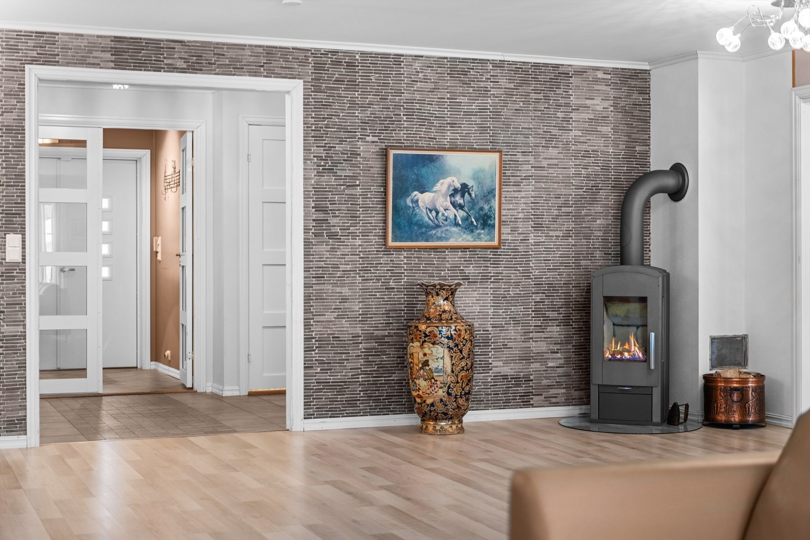 Stue mot hall. Galleribilde