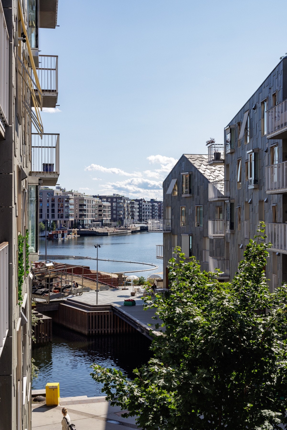 Litt Sjøgløtt fra balkong Galleribilde