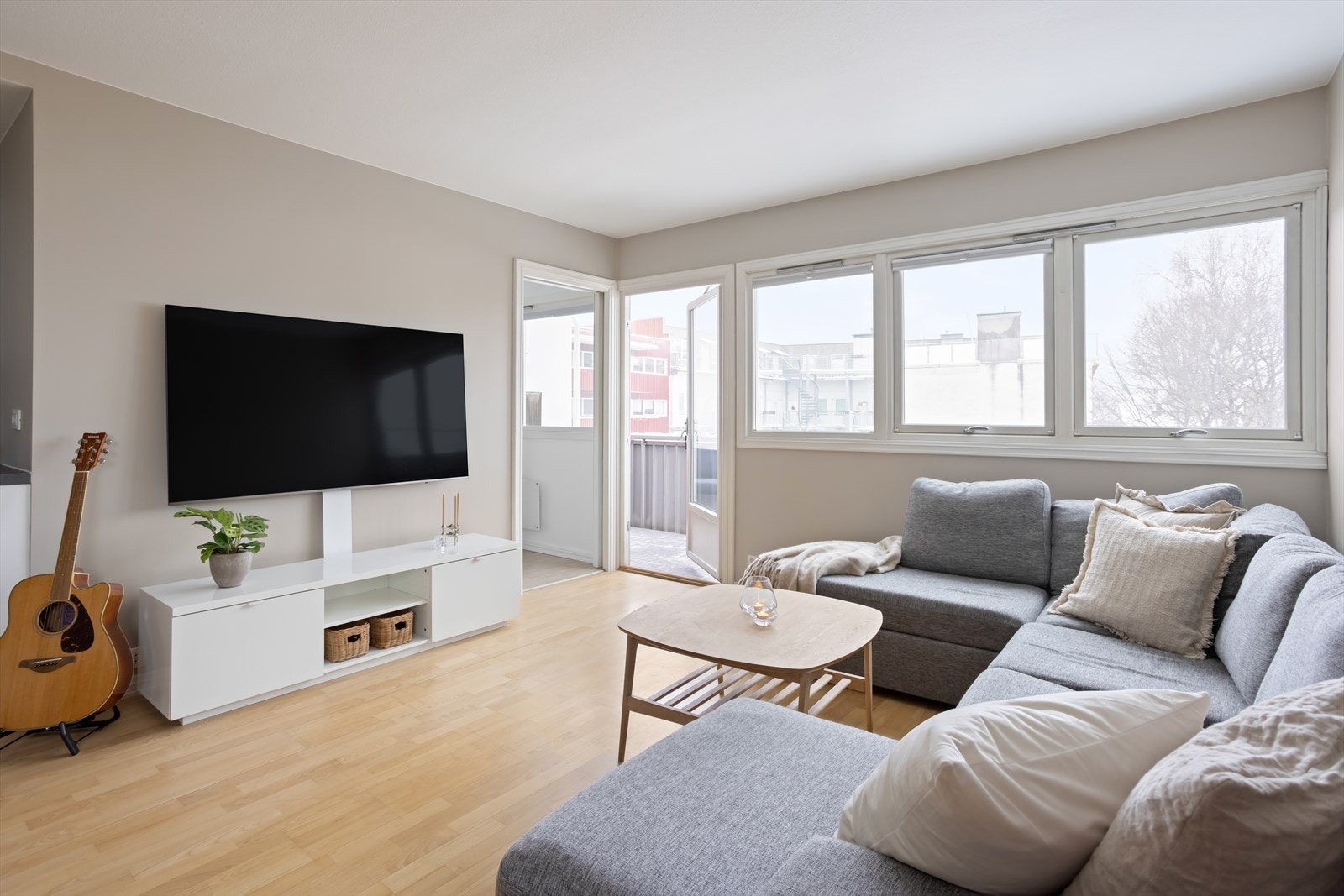 Leiligheten har en sentral og skjermet beliggenhet med nærhet til alt du trenger i hverdagen. Galleribilde