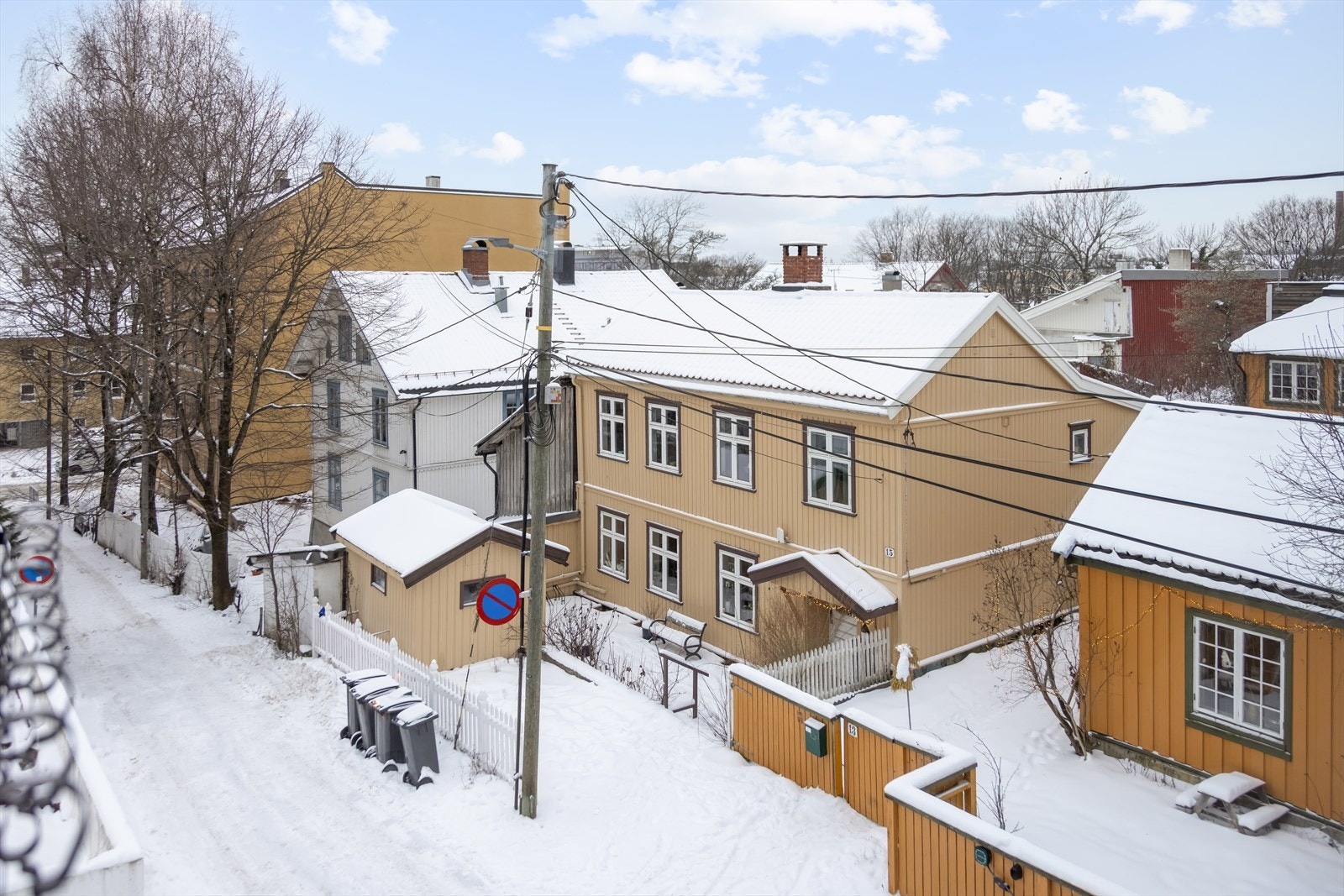 Fra boligen har man utsikt mot de hyggelige trehusene på Rodeløkka. Galleribilde