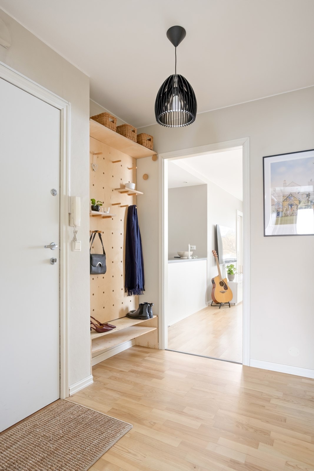 Velkommen inn i en lys og innbydende entré! Galleribilde