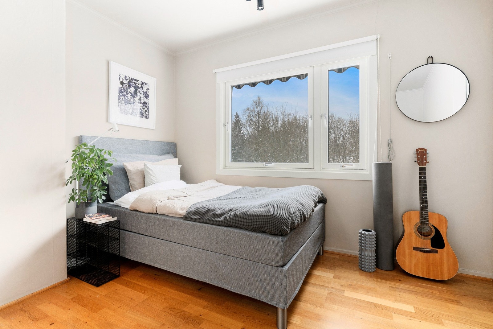 God plass til en stor seng. Galleribilde