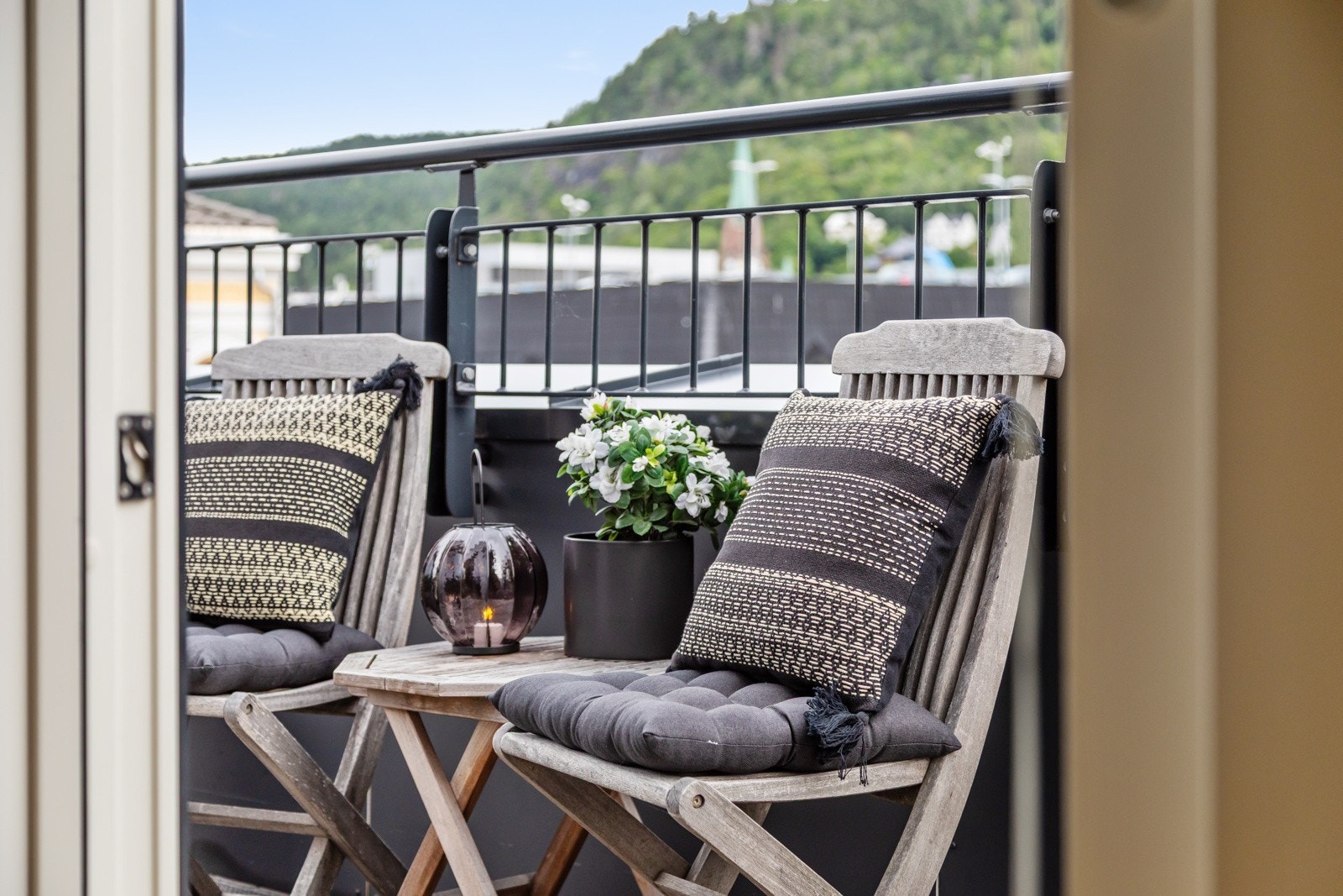 Fra denne delen av terrassen er det utsikt oppover Bragernseåsen Galleribilde