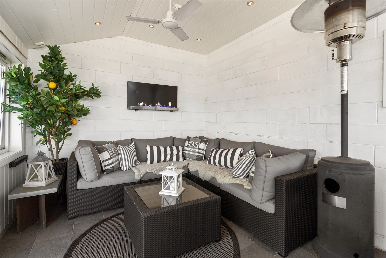 På terrassen er det utestue. Galleribilde