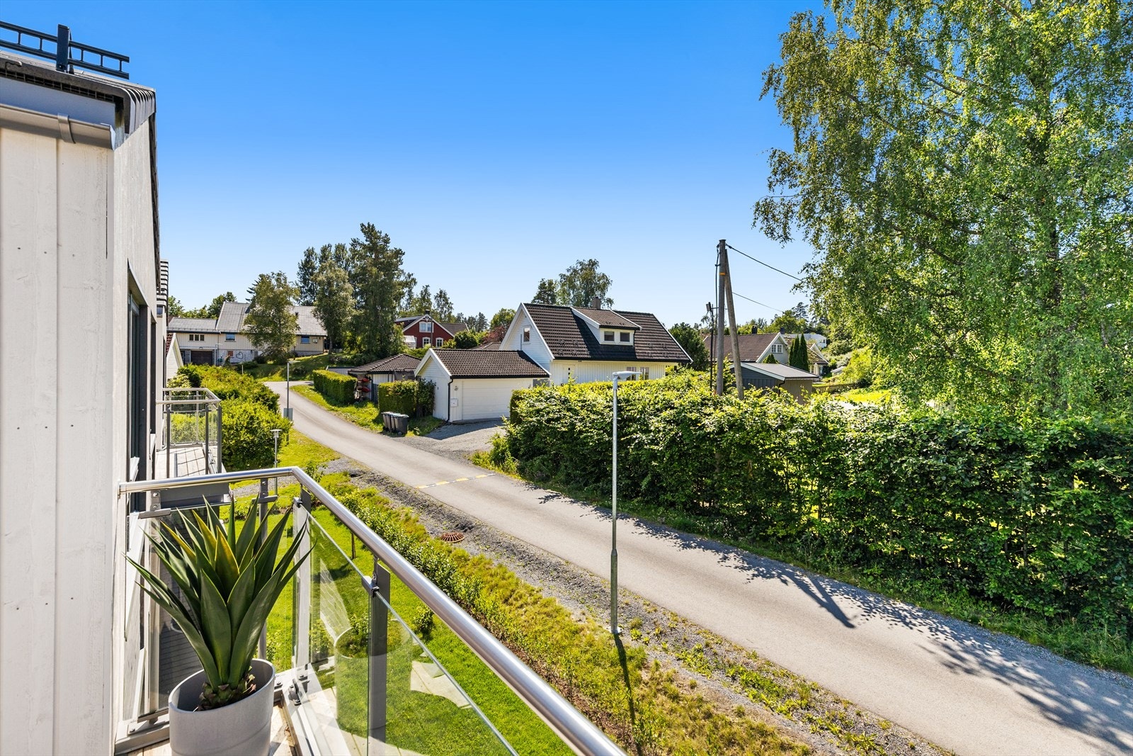 Sommerbilde - Boligen ligger i et rolig og barnevennlig område. Galleribilde