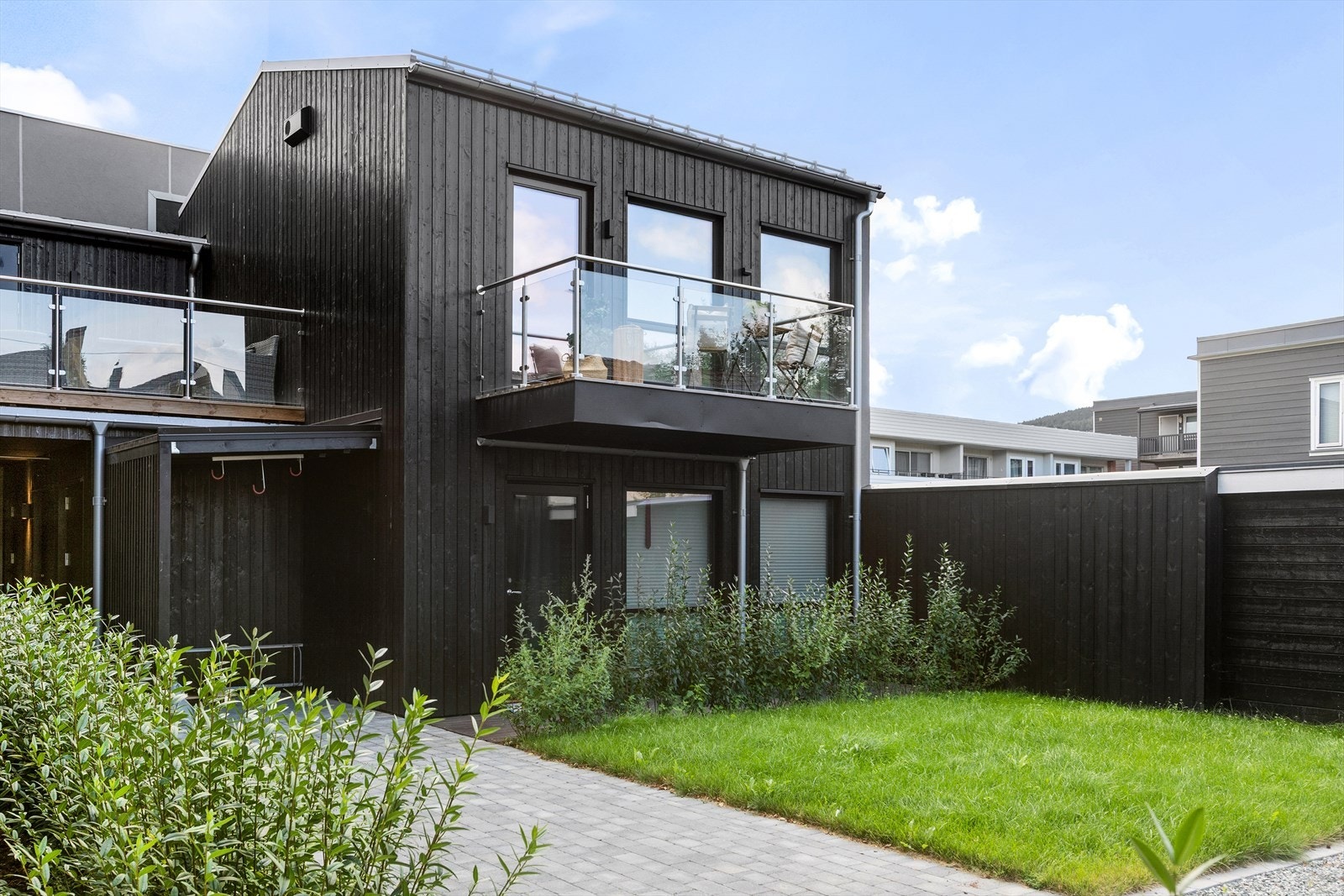 Balkongen er vendt ut mot stille gårdsrom Galleribilde