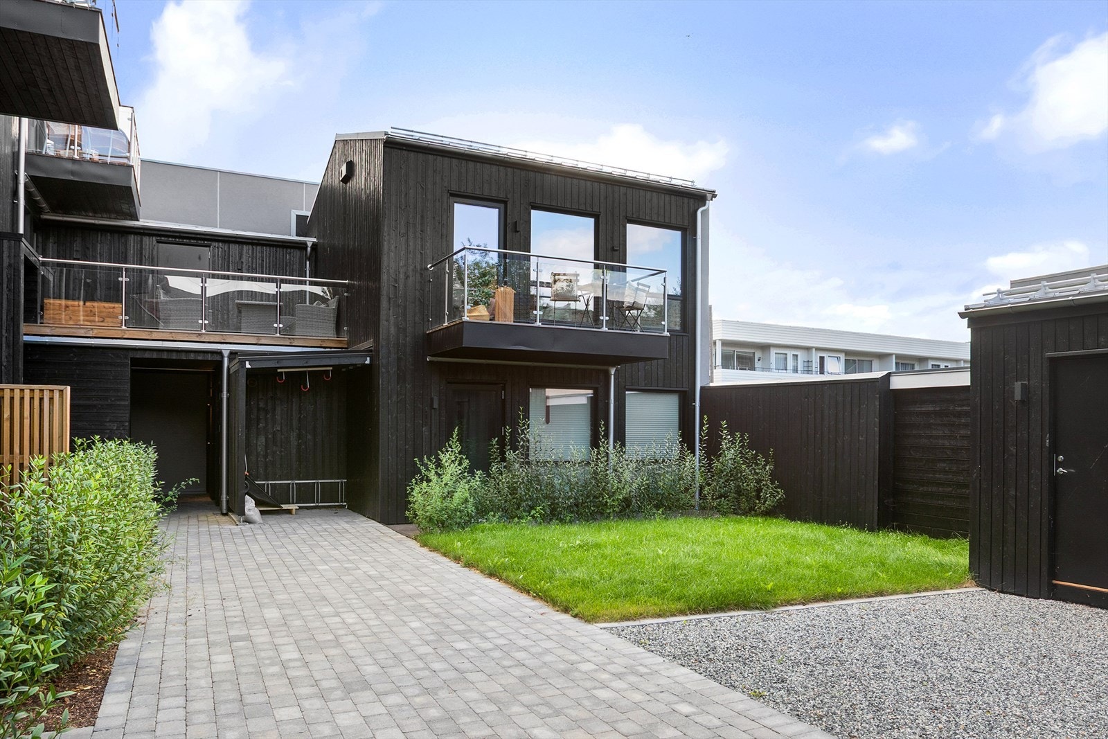 Denne leiligheten har egen sportsbod rett ved inngangspartiet Galleribilde