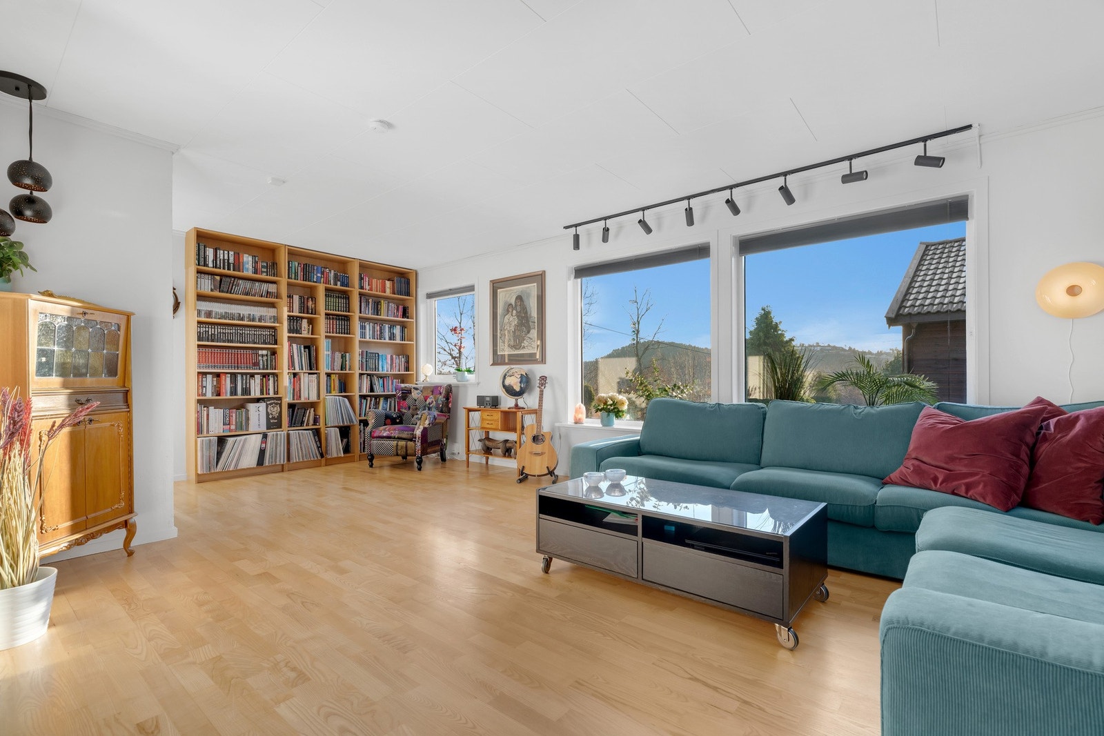 Lys og trivelig stue med god plass Galleribilde