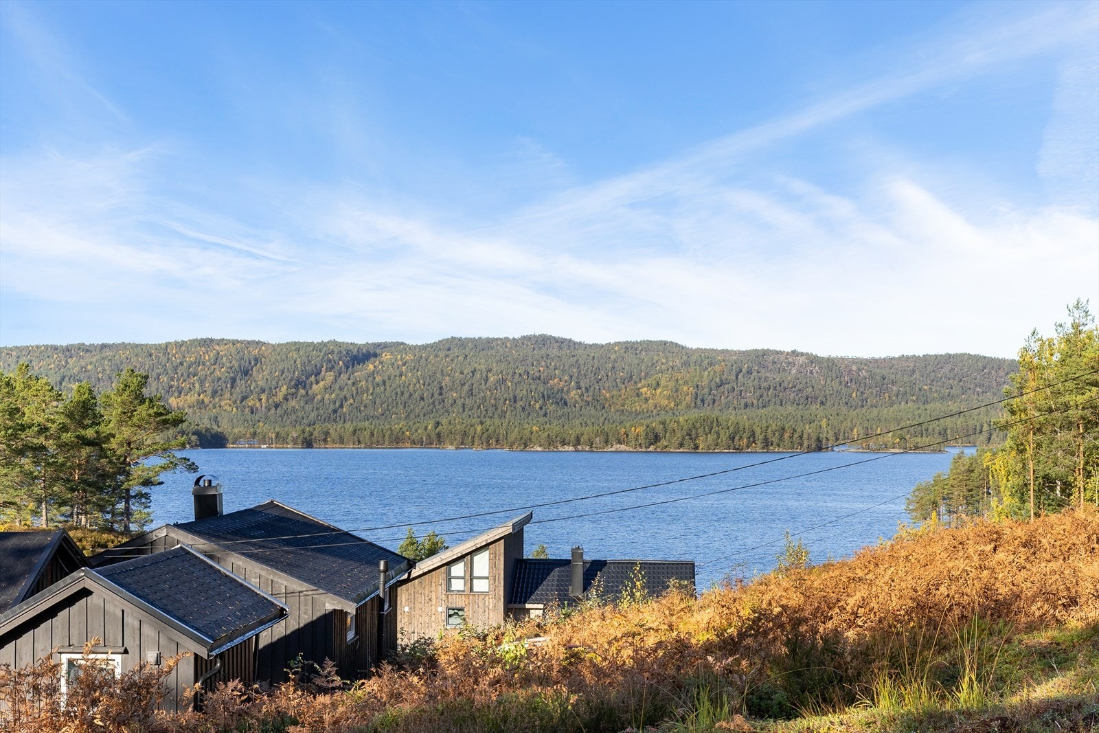 Hytta ligger fint til på en høyde og har nydelig utsikt! Galleribilde