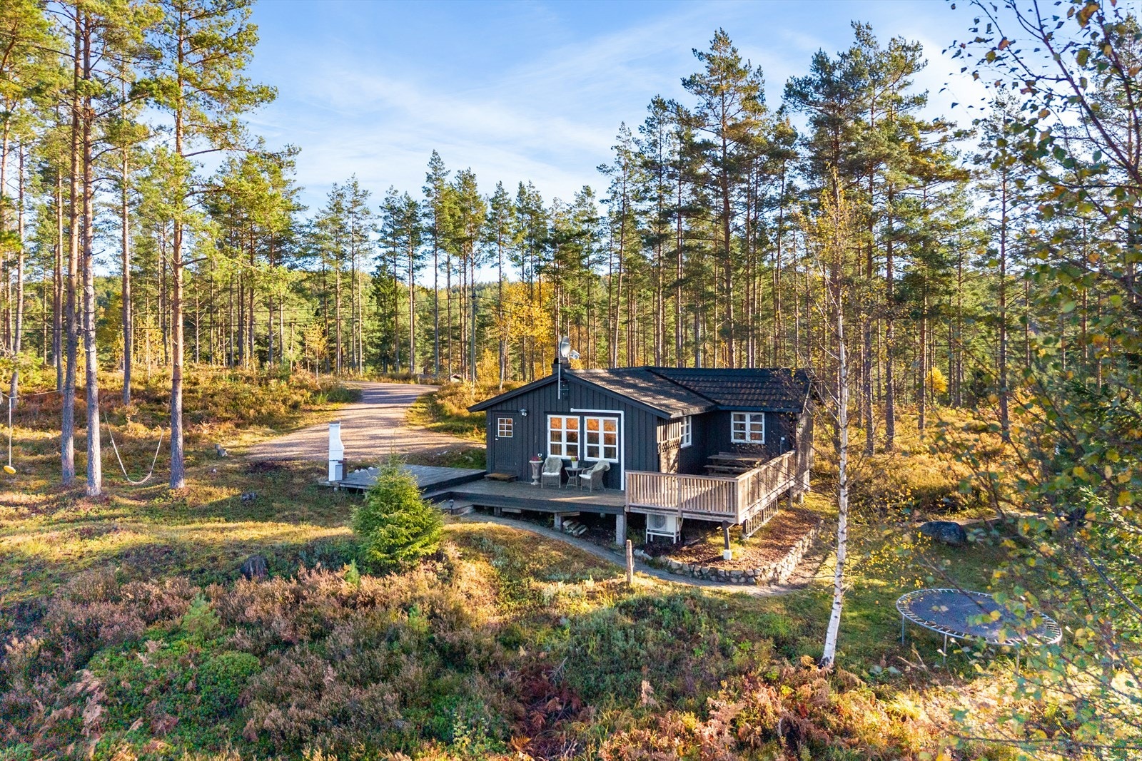 Hytta ligger i naturskjønne omgivelser, usjenert og gode solforhold Galleribilde