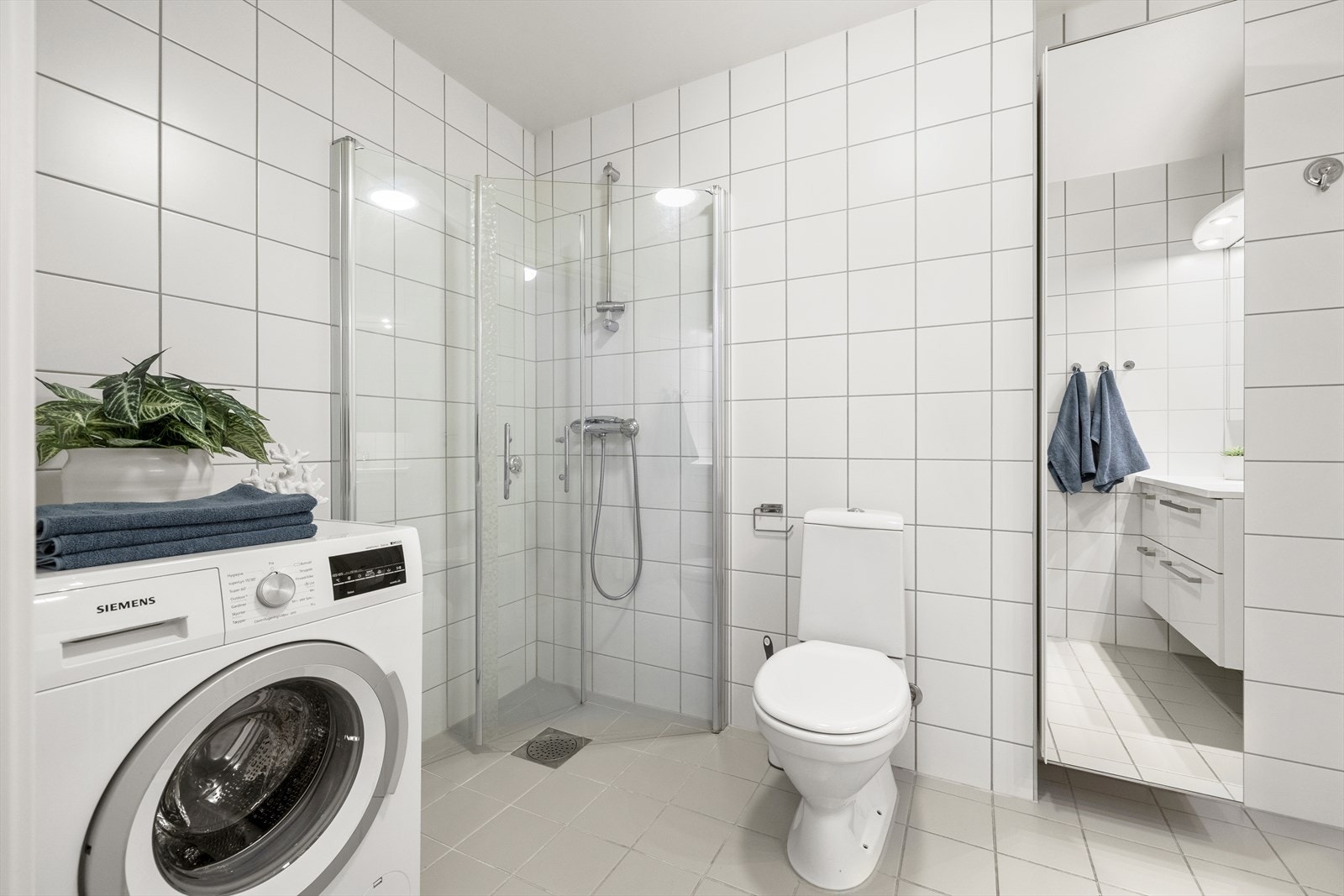 - Badet har opplegg for vaskemaskin - Galleribilde