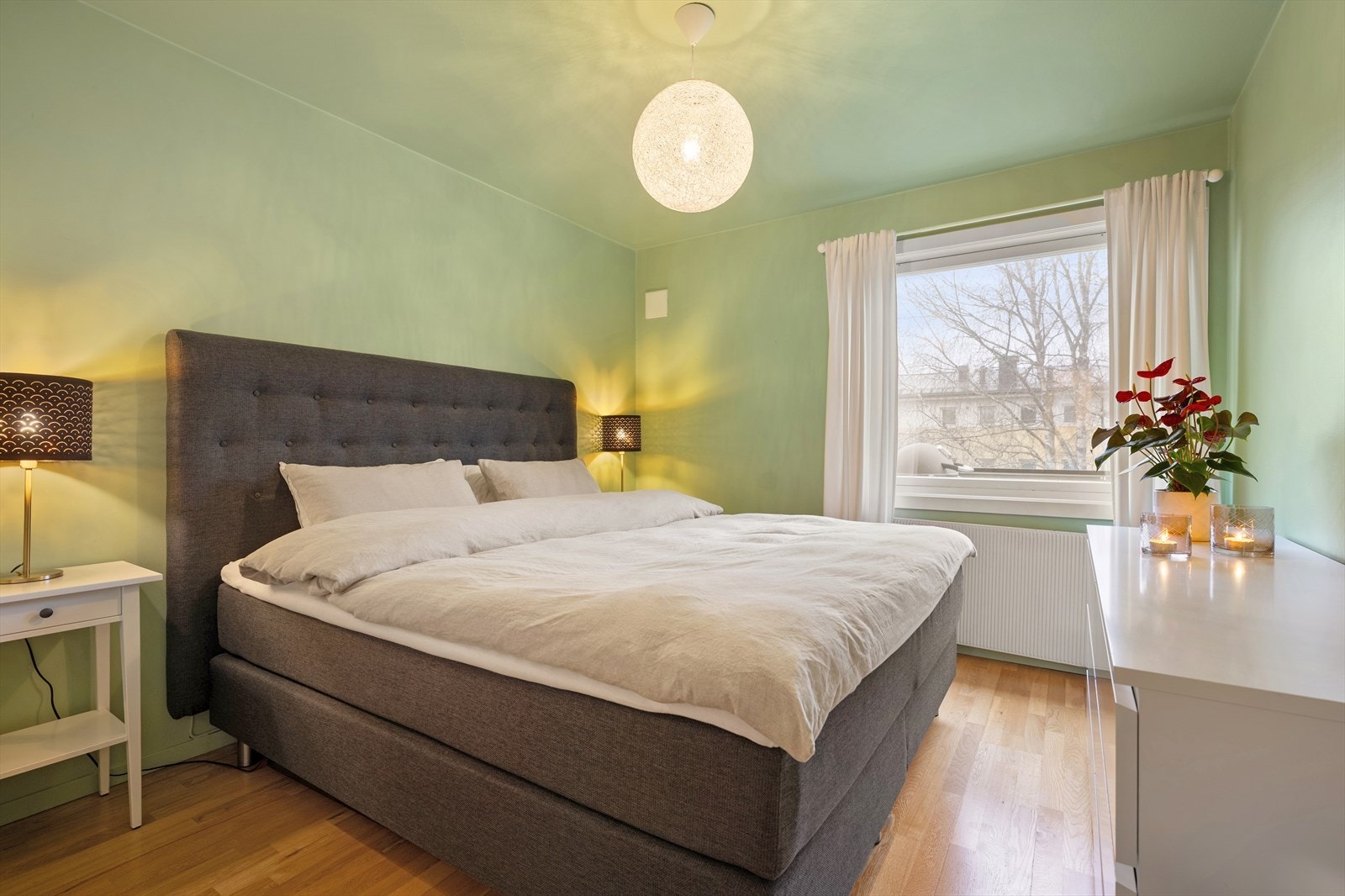 Leiligheten inneholder to soverom av god størrelse. Hovedsoverommet har plass til dobbeltseng. Galleribilde