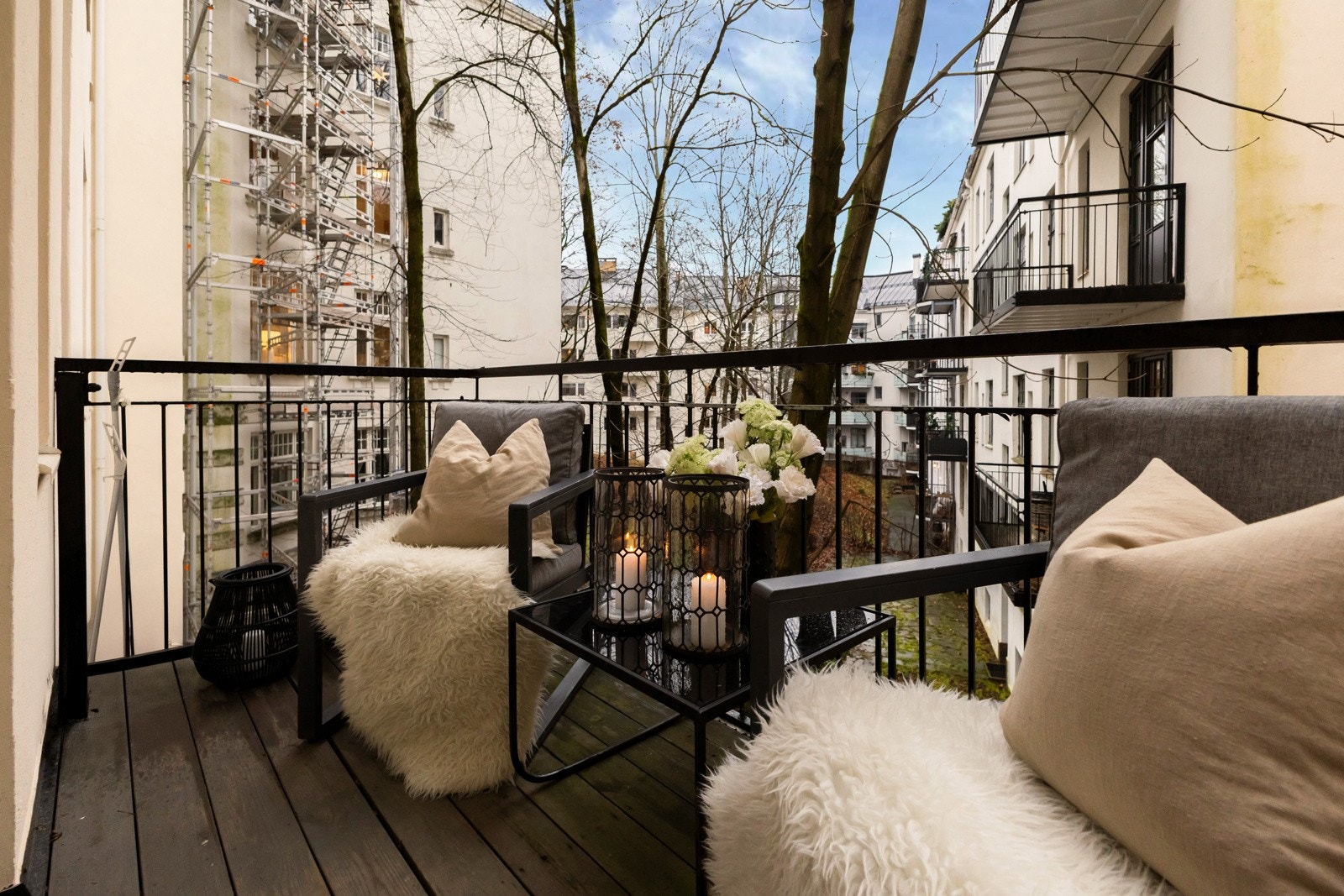 Privat balkong med deilig morgenlys ? et stille sted for kaffe og ettertanke. Galleribilde