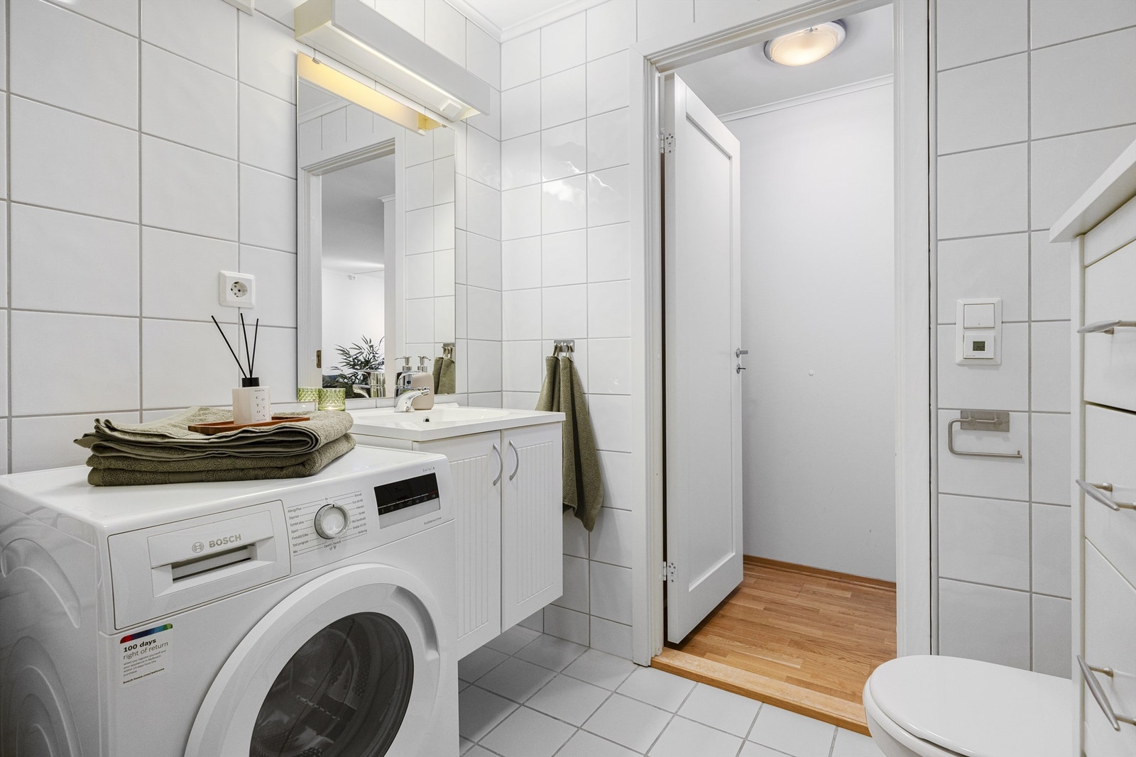 Opplegg for vaskemaskin på badet. Galleribilde