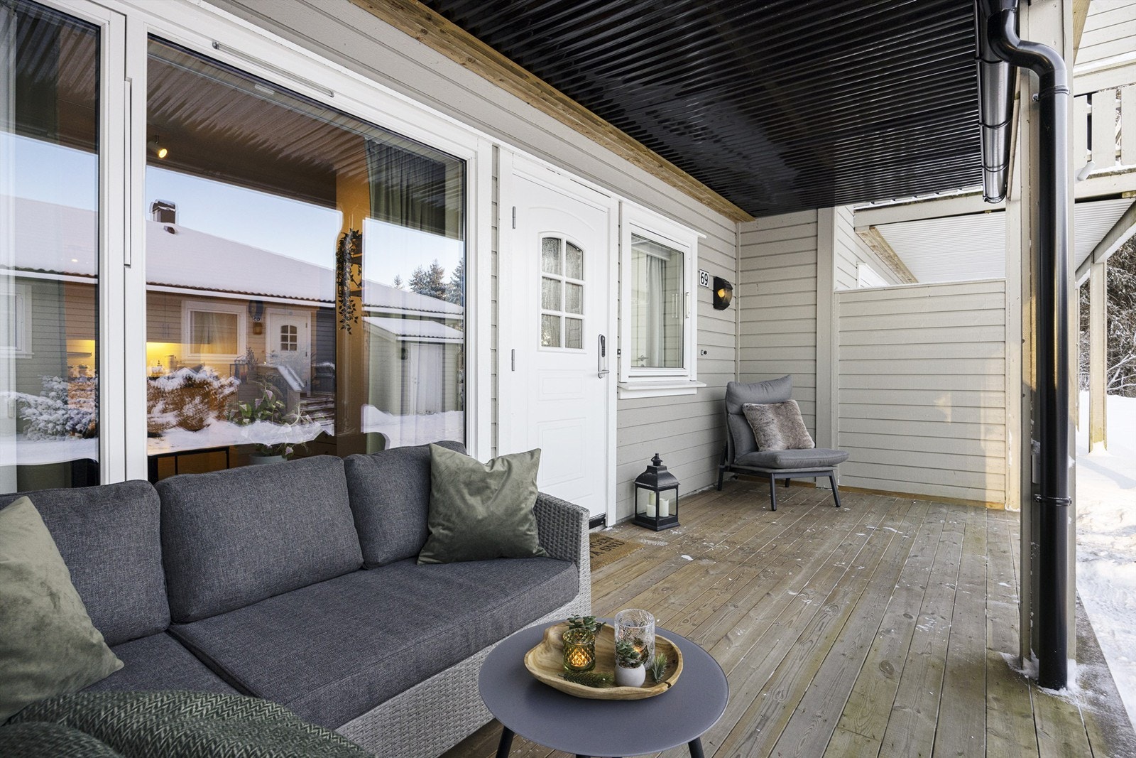 Terrasse med plass til utemøbler. Galleribilde