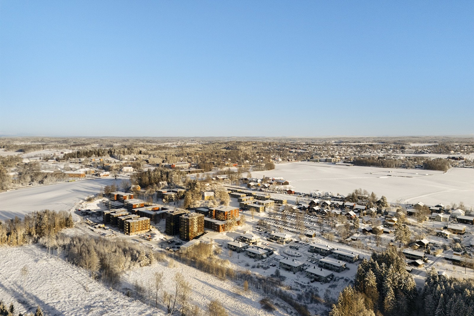 Nærmeste bussholdeplass er universitetet i Ås som ligger ca. 800 meter fra boligen. Galleribilde