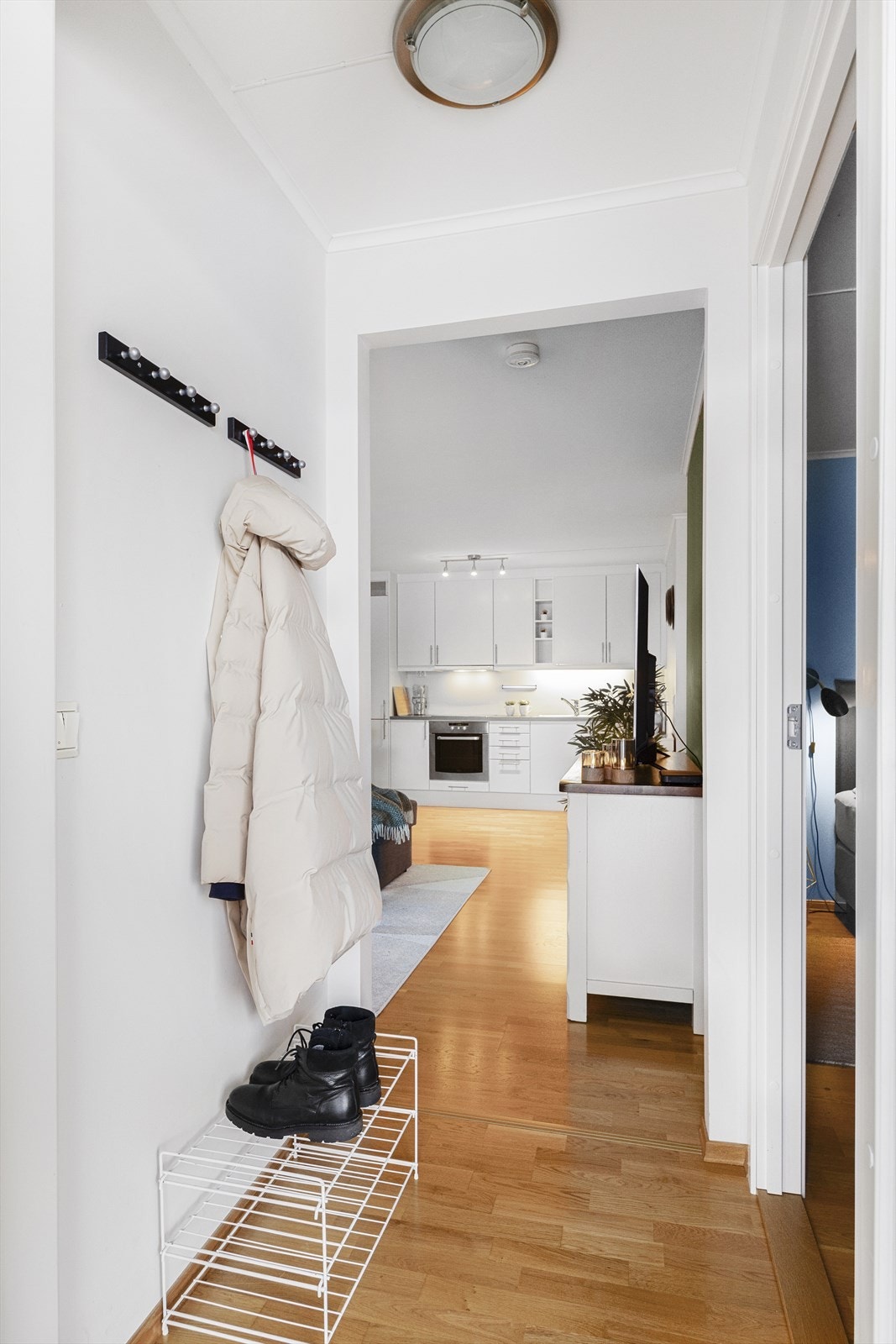 Entré med plass til oppheng av yttertøy. Galleribilde