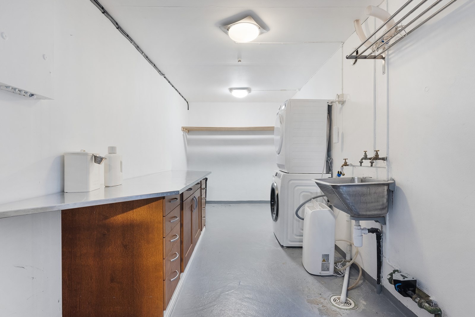 Vaskerommet er praktisk innredet og har god tørkeplass Galleribilde