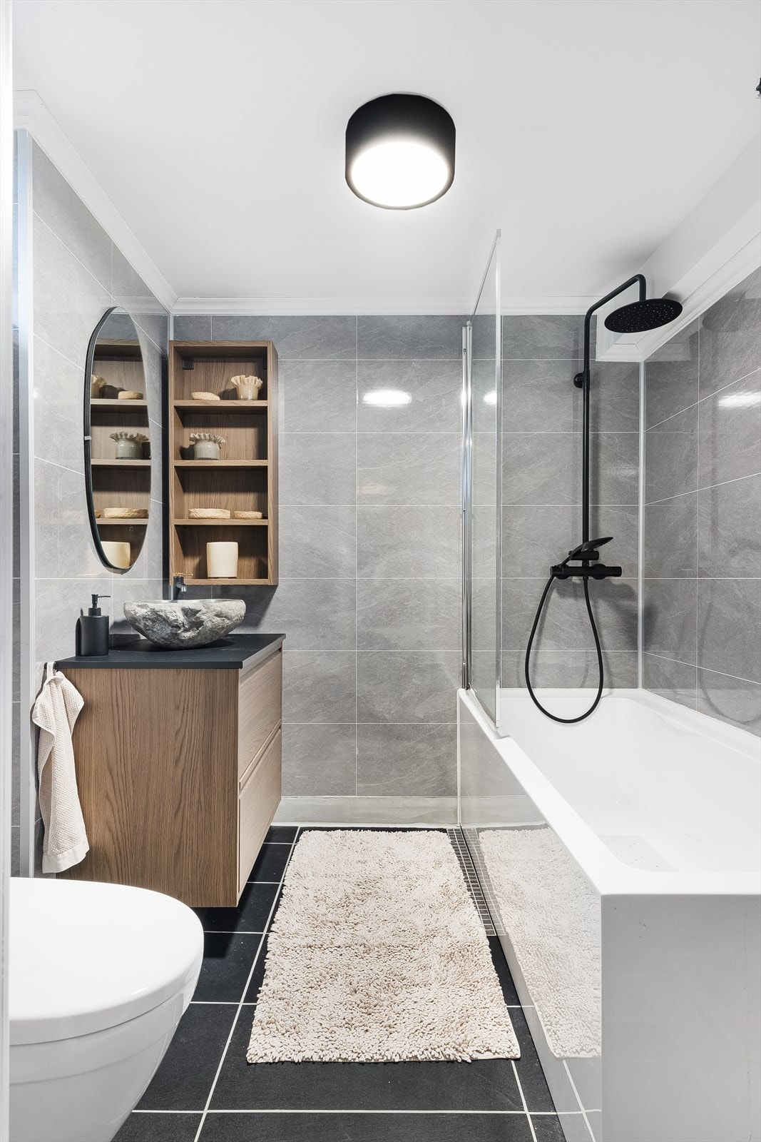 Lekkert bad i underetasjen Galleribilde