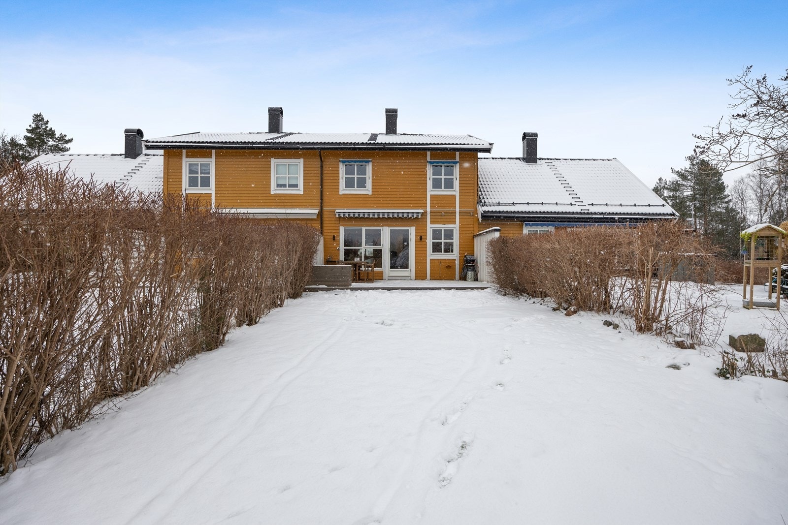 Hagen er perfekt for barnefamilier med god plass til lekeapparater, trampoline eller lignende Galleribilde