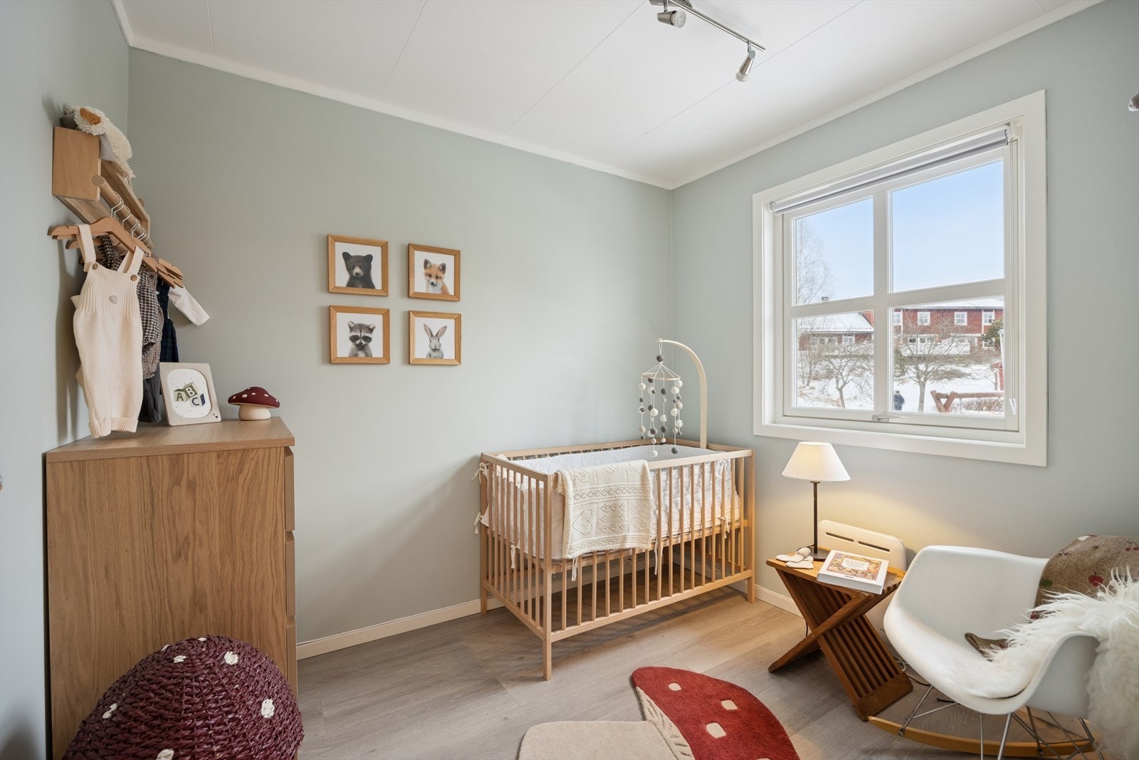 De to andre soverommene passer utmerket som barnerom, gjesterom eller hjemmekontor - alt etter behov Galleribilde