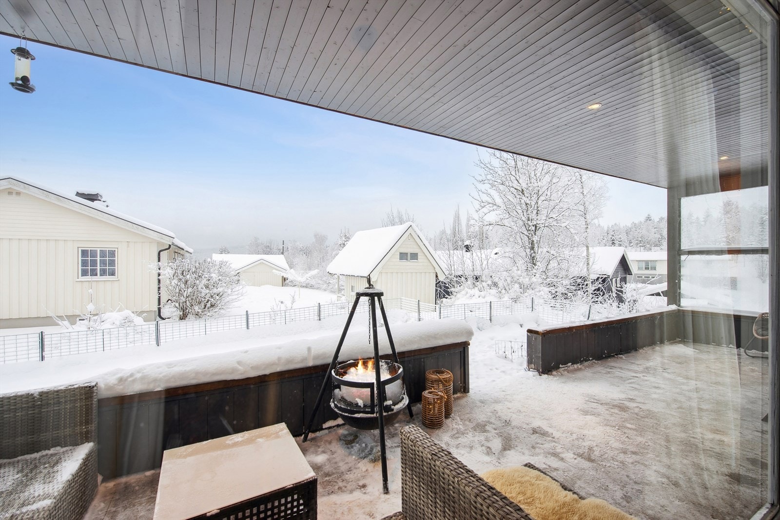 Den overbygde terrassen på 18 m² forlenger utendørssesongen. Galleribilde