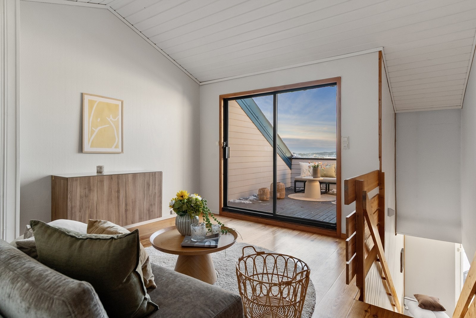 Loftstuen passer ypperlig som et ekstra lekerom, TV-stue og/eller hjemmekontor. Galleribilde