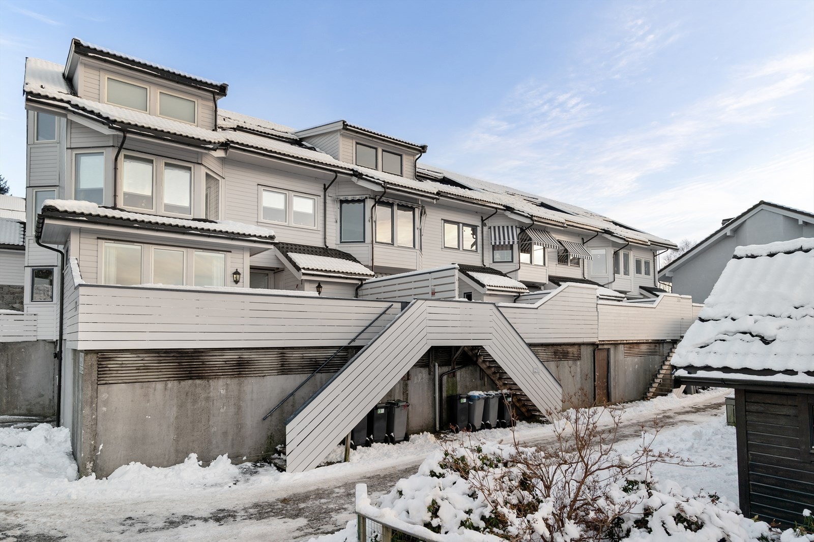 Boligen har en perfekt beliggenhet for en barnefamilie på Midtun, i barnevennlige og rolige omgivelser. Galleribilde