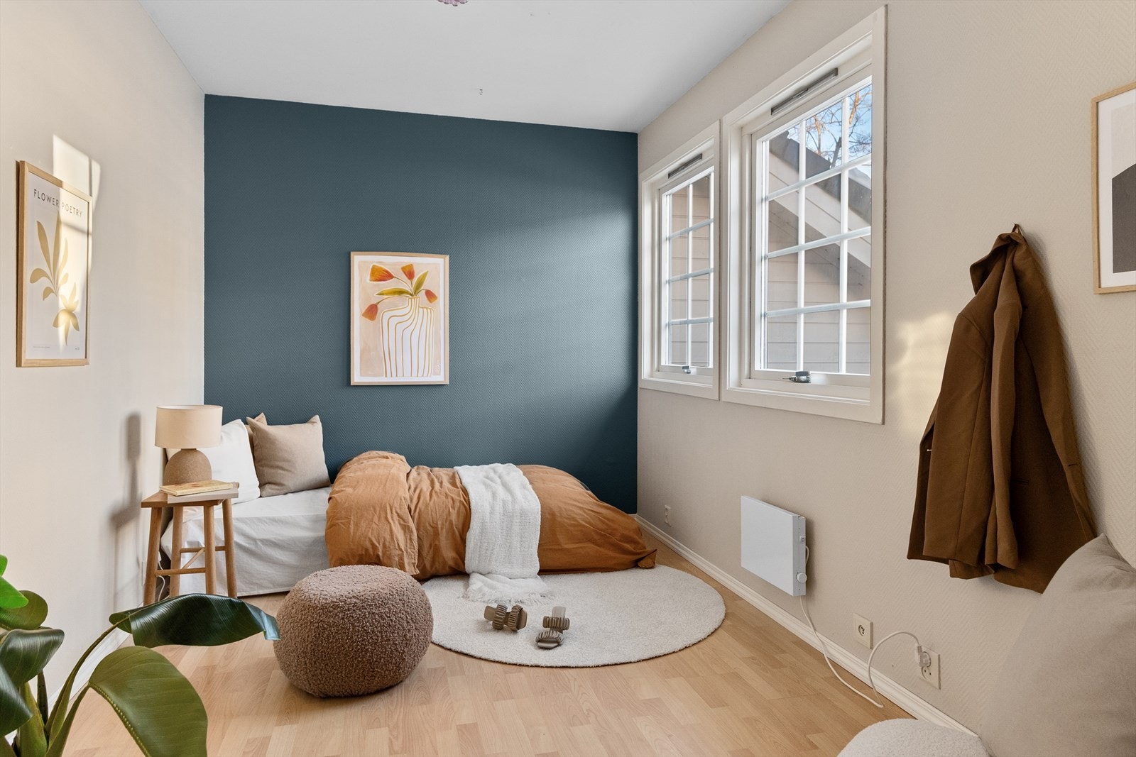 Soverommet i første etasje er 8,9 m² og har plass til seng, garderobe og annen ønsket innredning. Galleribilde