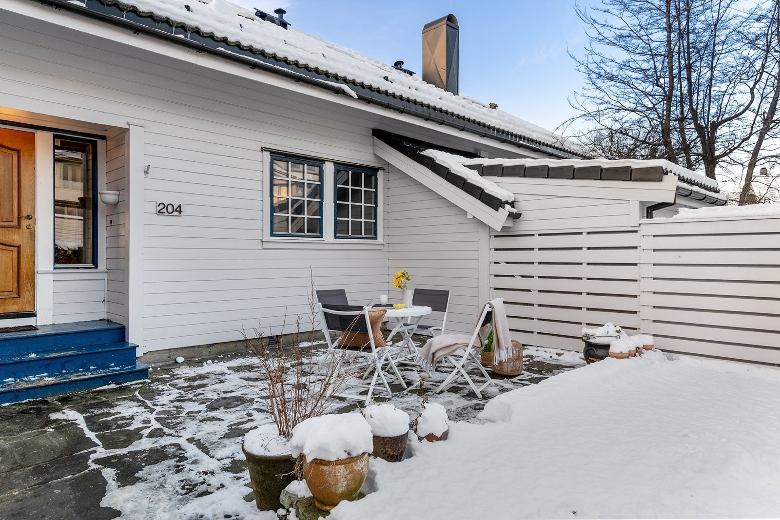 Ved inngangspartiet finner du bod med utvendig adkomst på ca. 4,6 m² for god plass til ekstra oppbevaring. Galleribilde