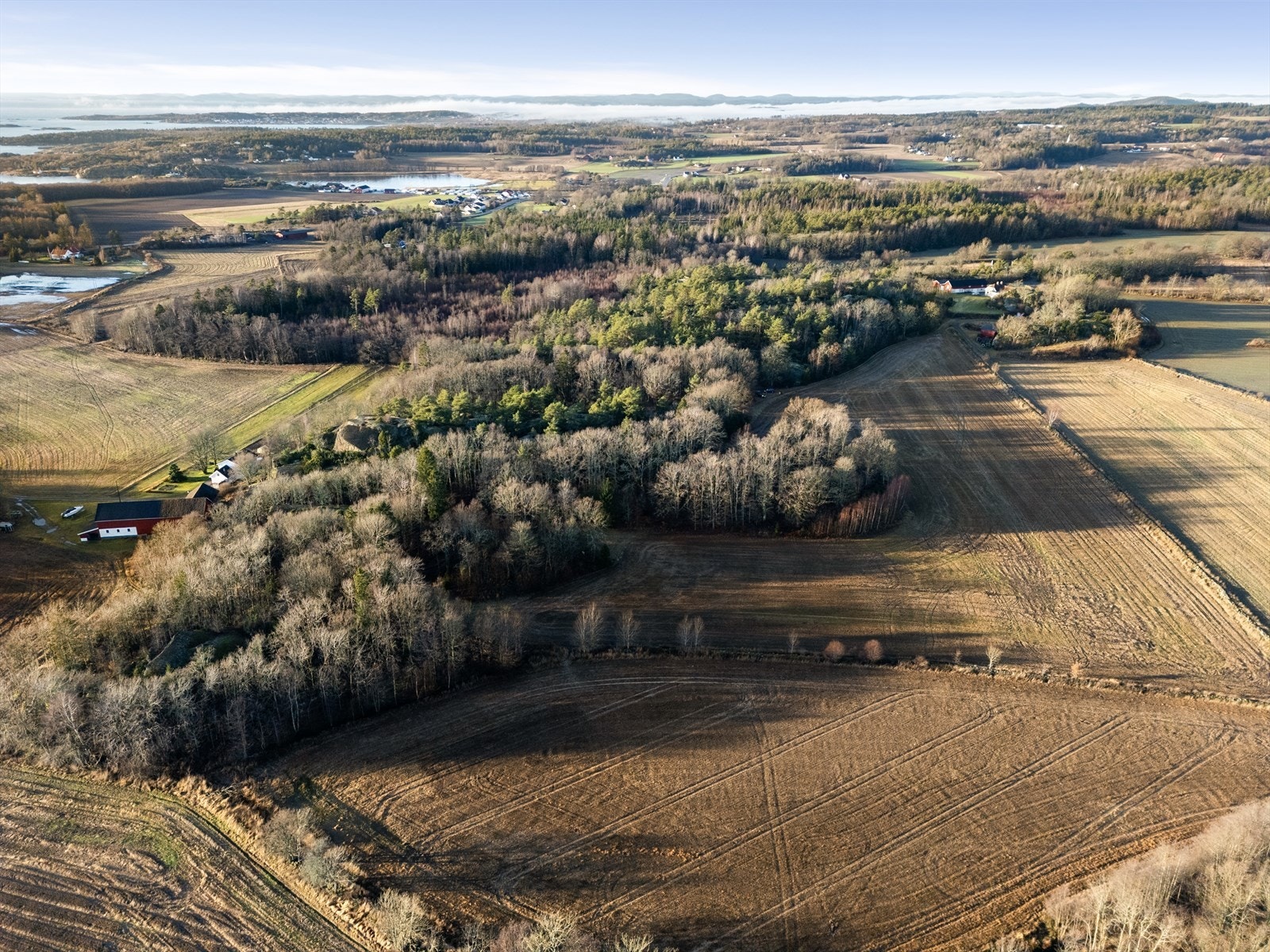 Det er ingen skogsdrift på eiendommen, men det er aktiv drift av jorda som leies ut. Galleribilde