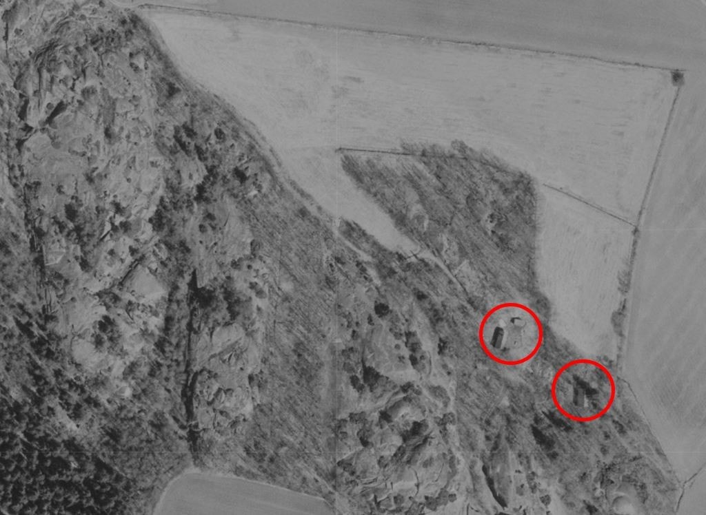 Flyfoto fra 1979 - her vises tidligere bolig og uthus, som nå er revet. Galleribilde