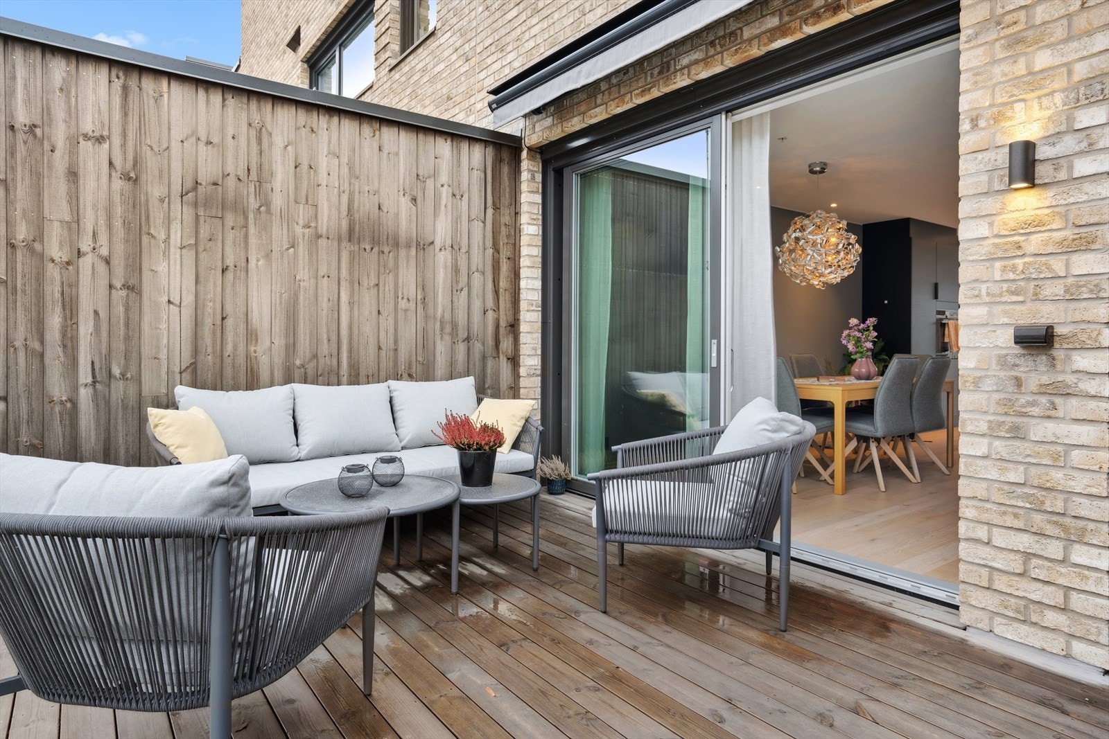 God plass til sittegruppe for sosiale sammenkomster Galleribilde