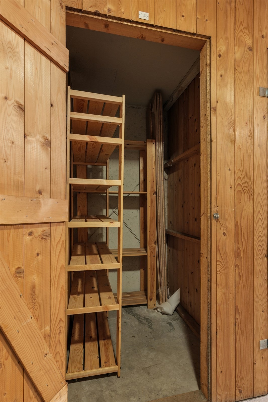 Det medfølger en bod i kjeller. Galleribilde