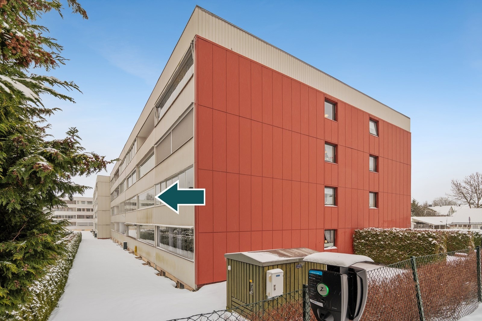 Leiligheten ligger i 2. etg i bygg med heis og vestvendt balkong. Galleribilde