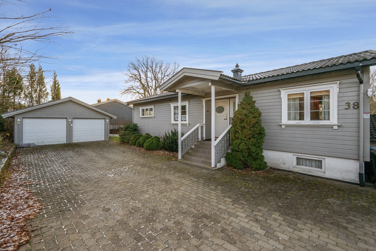 Boligen er beliggende i et attraktivt område med kort vei til de fleste fasiliteter Galleribilde