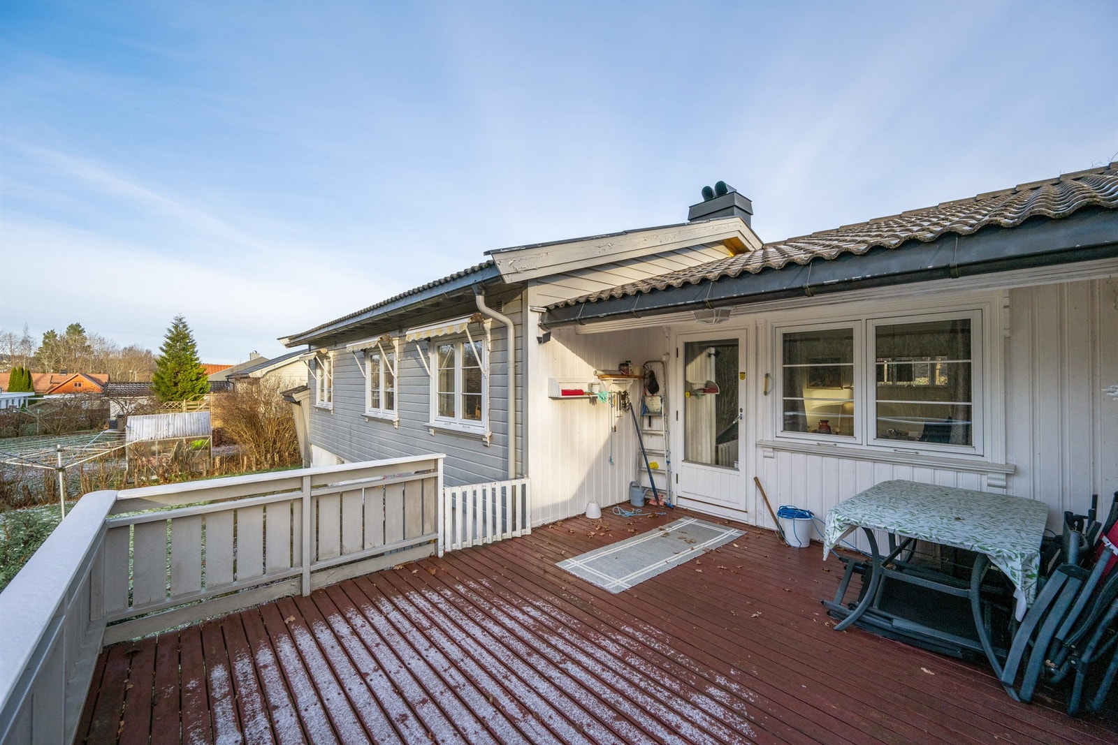 Her har man plass til å samle familien til hyggelige sommerkvelder Galleribilde