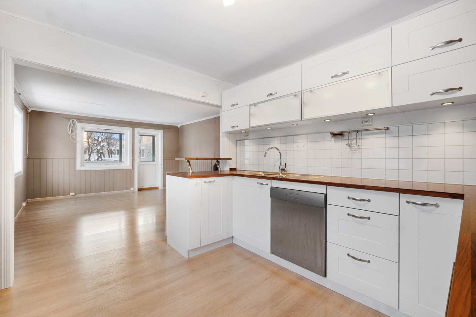 Det er varme i gulvet på kjøkkenet. Galleribilde